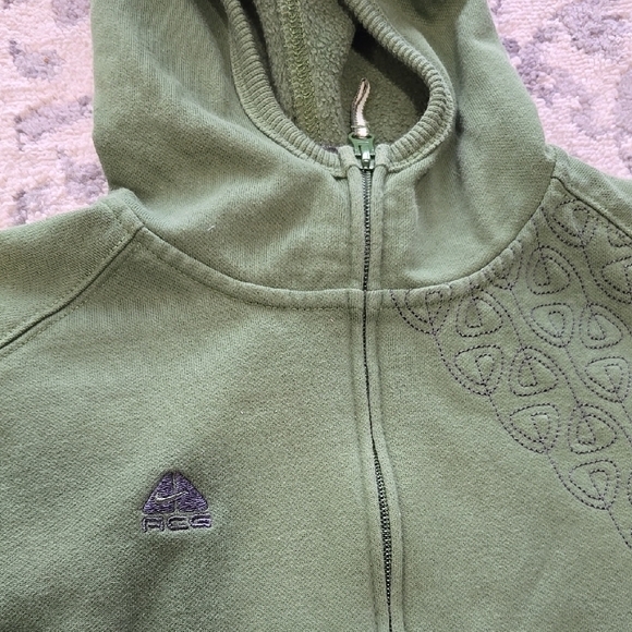 Nike ACG Green Hooded Sweatshirt with Full Zipper - Picture 3 of 7